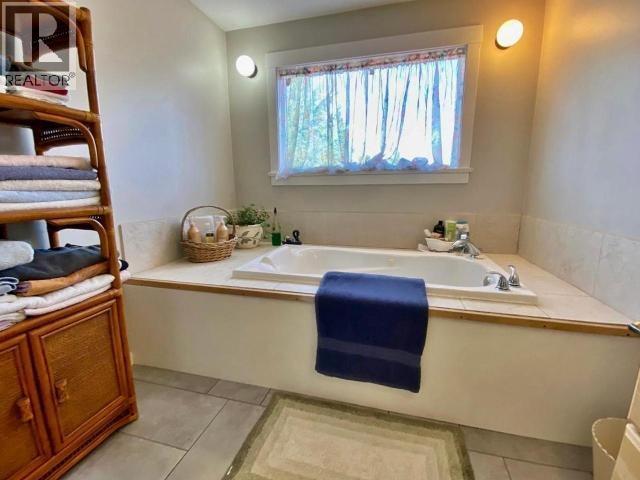 2916 BARRIERE LAKES Road - 16