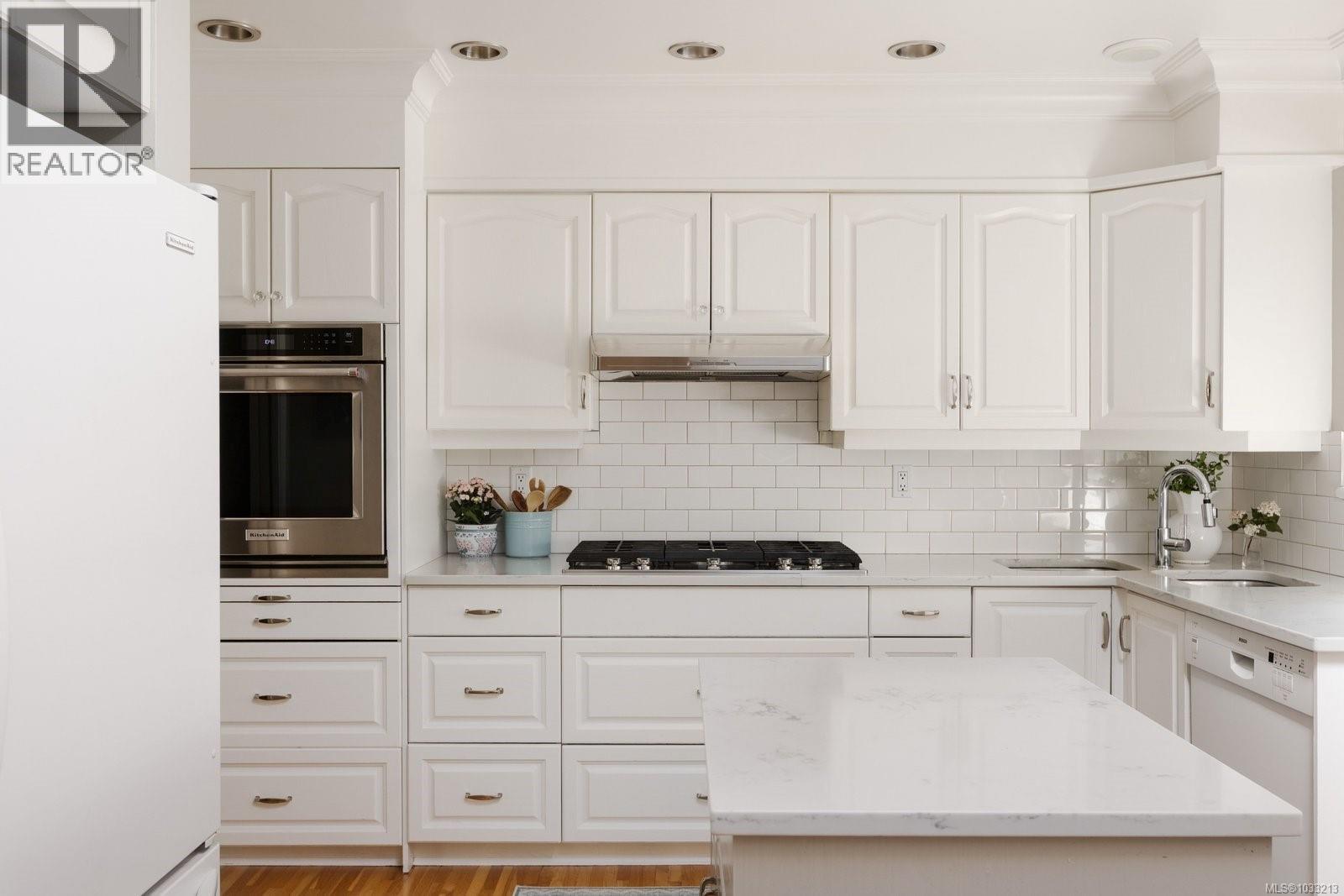  2264 Aldeane Avenue, Colwood