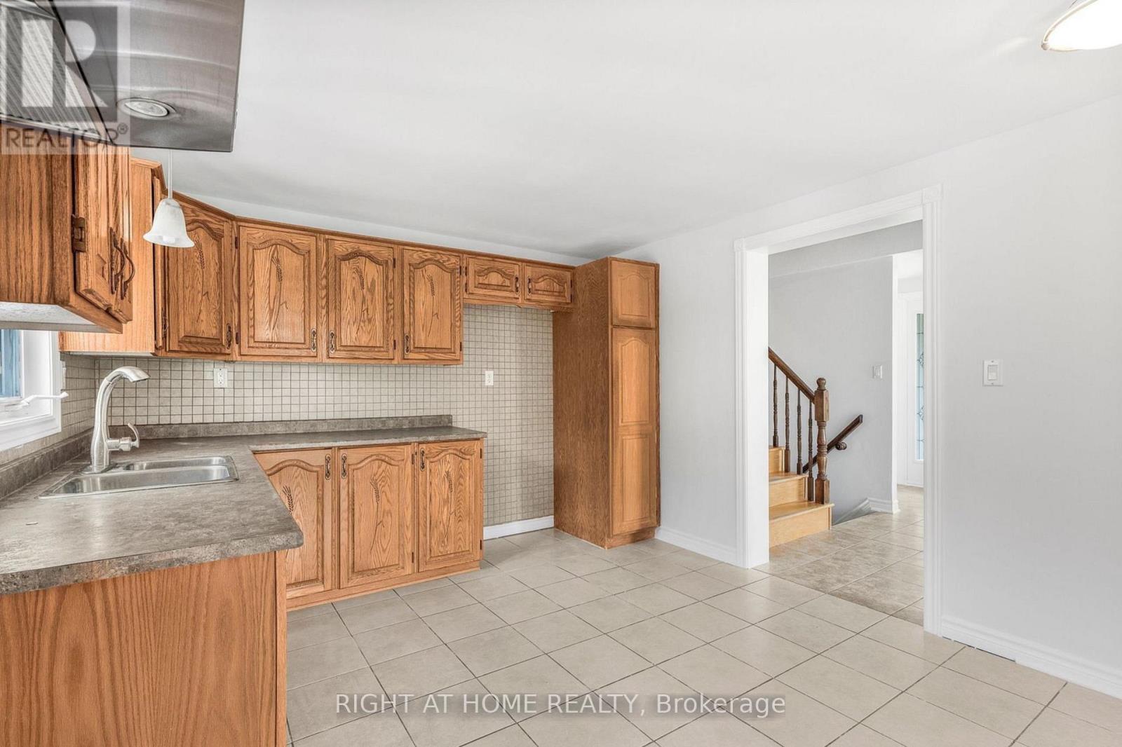 353 RUSSELL ROAD - 10