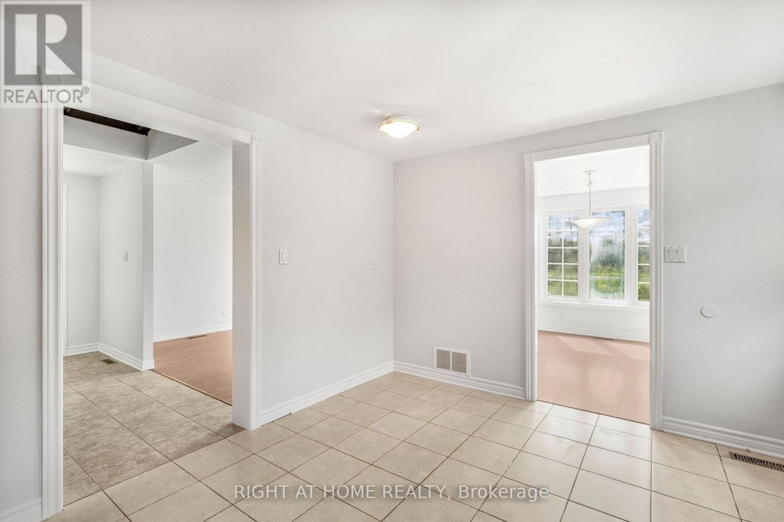 353 RUSSELL ROAD - 14