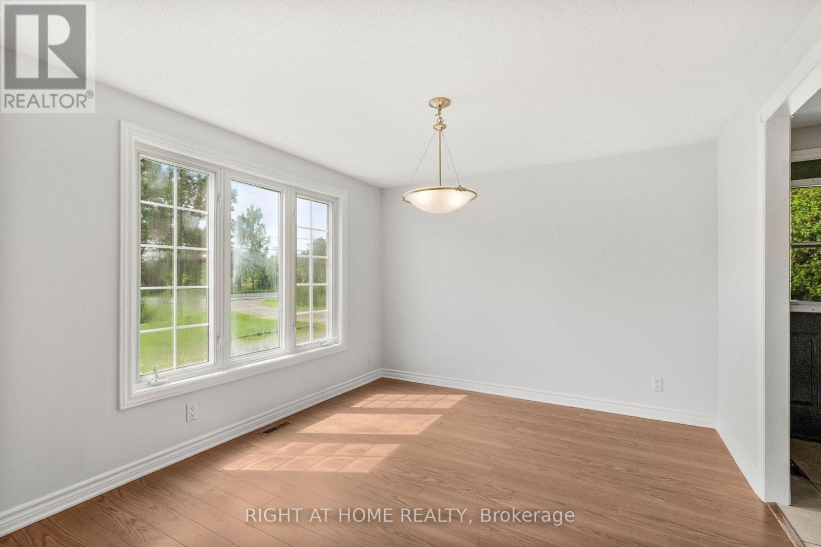353 RUSSELL ROAD - 15