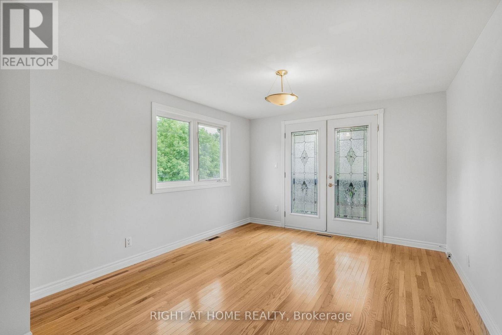 353 RUSSELL ROAD - 18