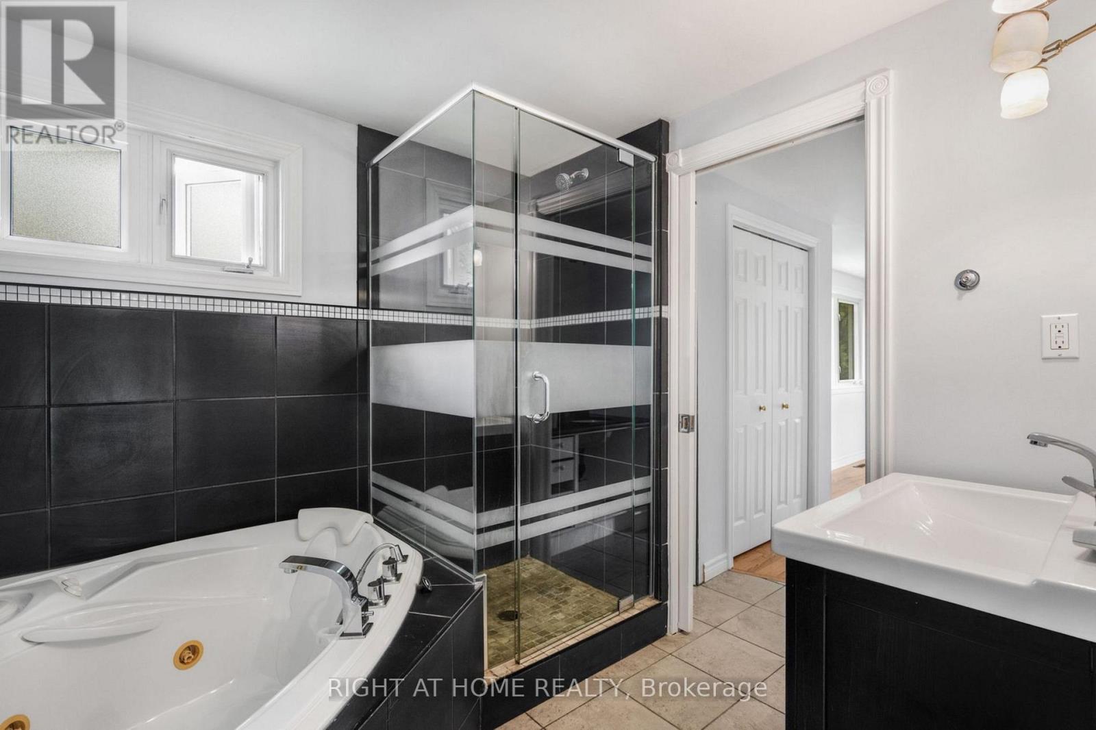 353 RUSSELL ROAD - 20