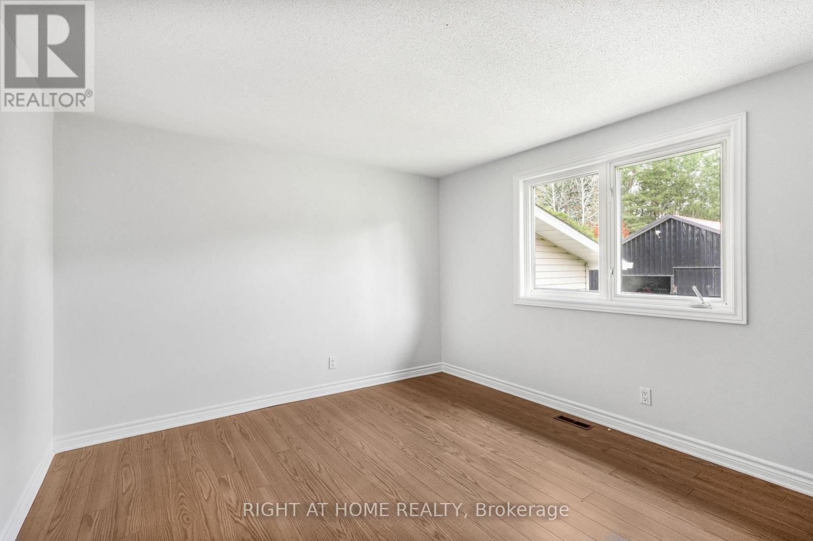 353 RUSSELL ROAD - 22