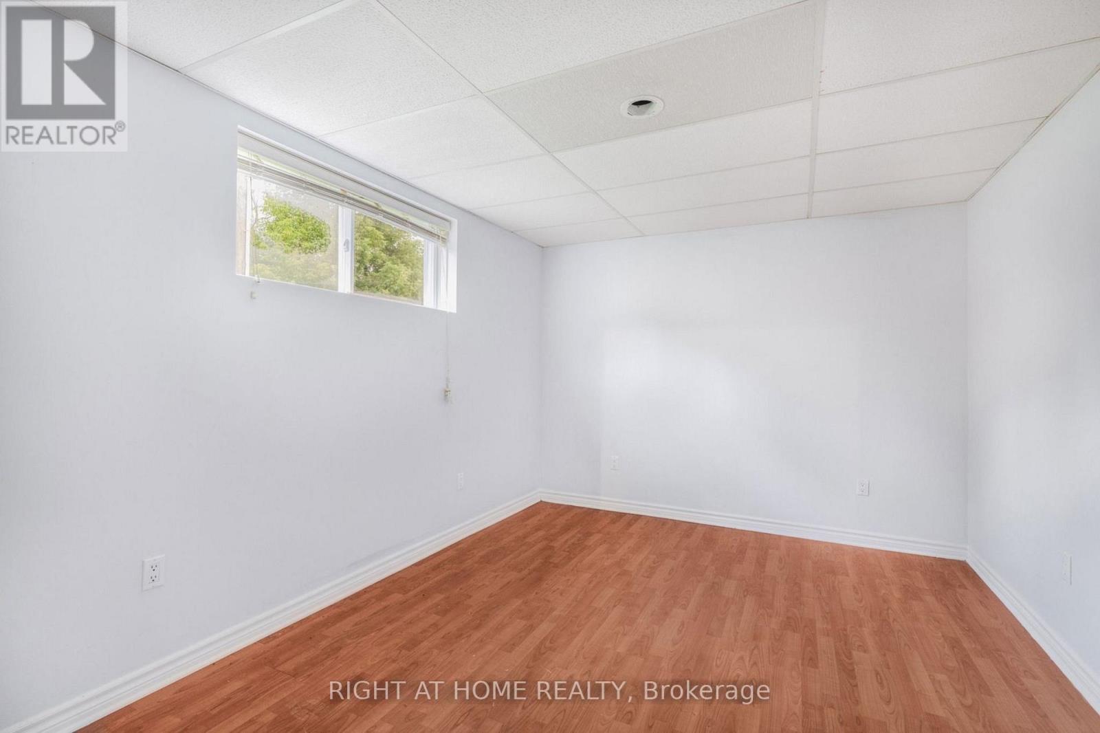 353 RUSSELL ROAD - 25