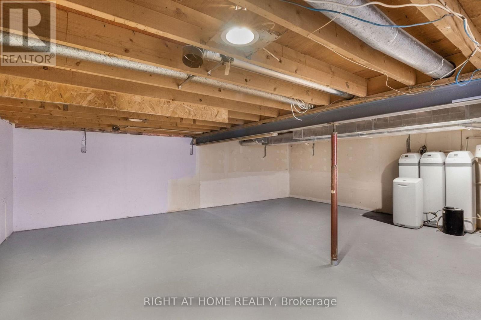 353 RUSSELL ROAD - 27