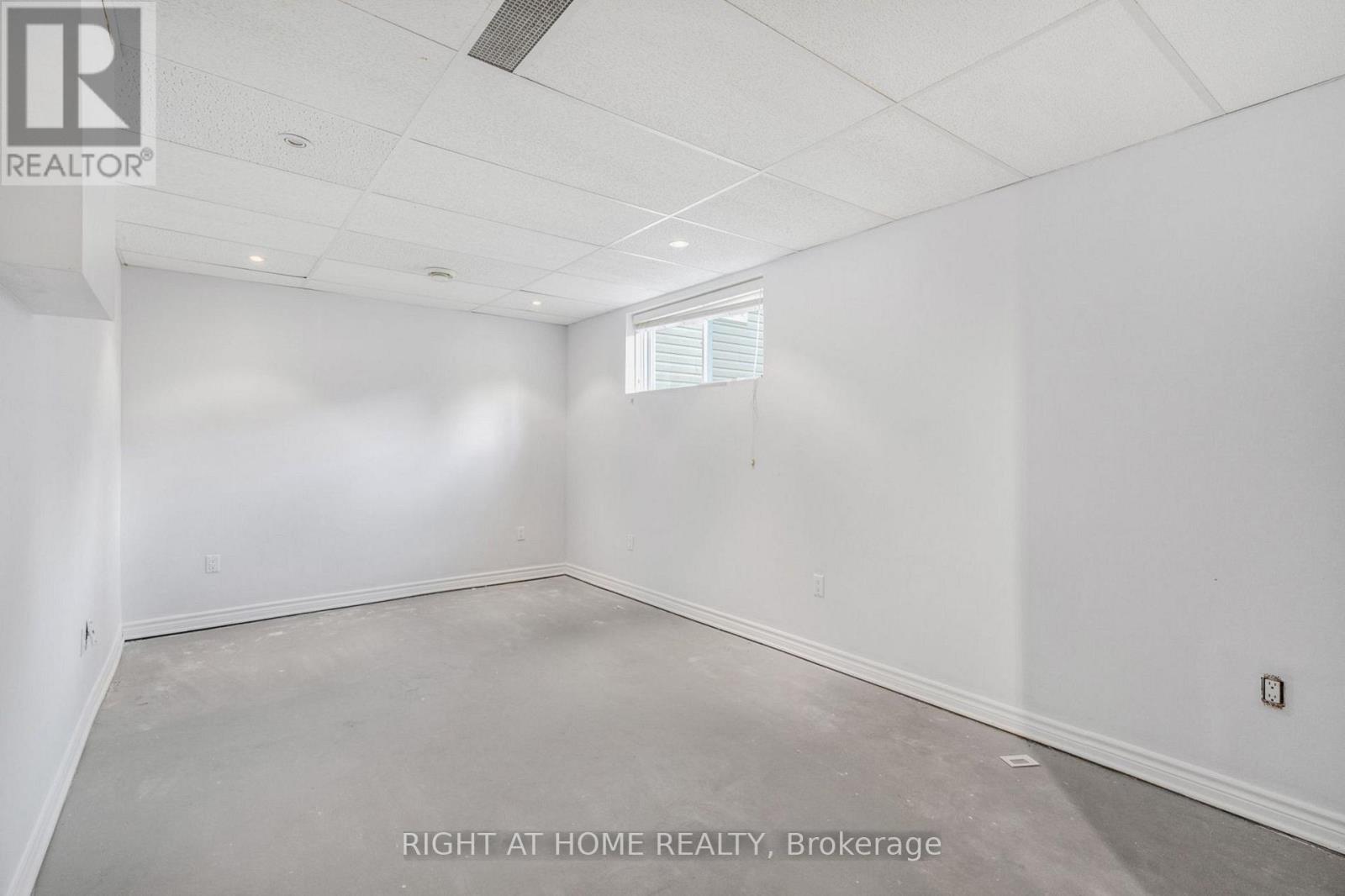 353 RUSSELL ROAD - 28