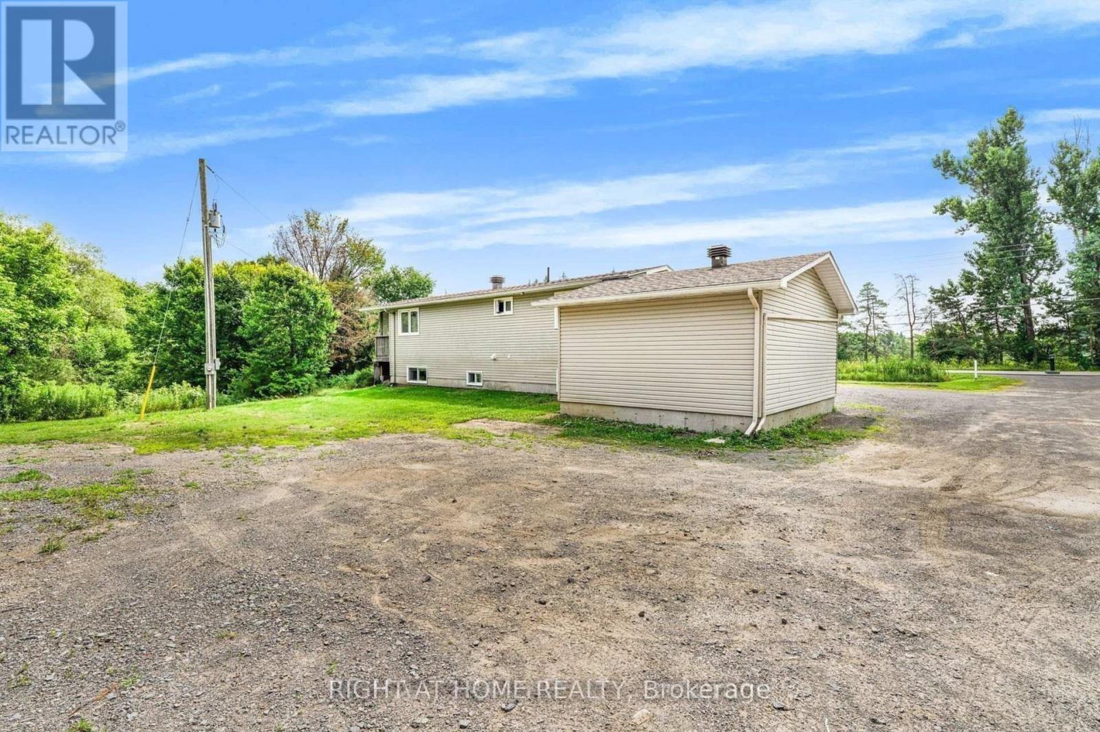353 RUSSELL ROAD - 30