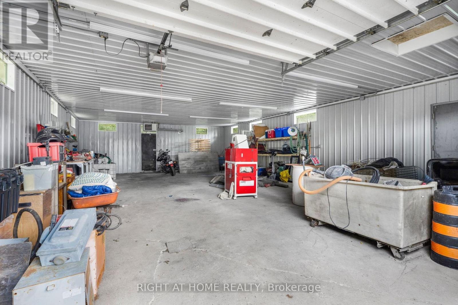353 RUSSELL ROAD - 33