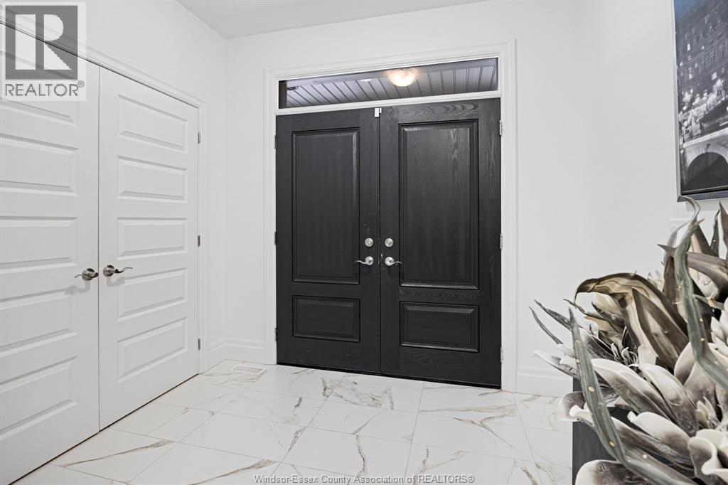 116 PETERS STREET, Essex, Ontario, N8M0B1 — Photo 2