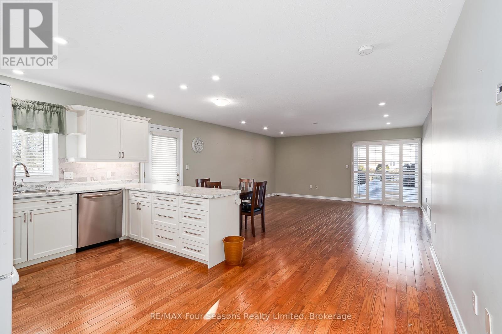 #4 275 HURON STREET - 12