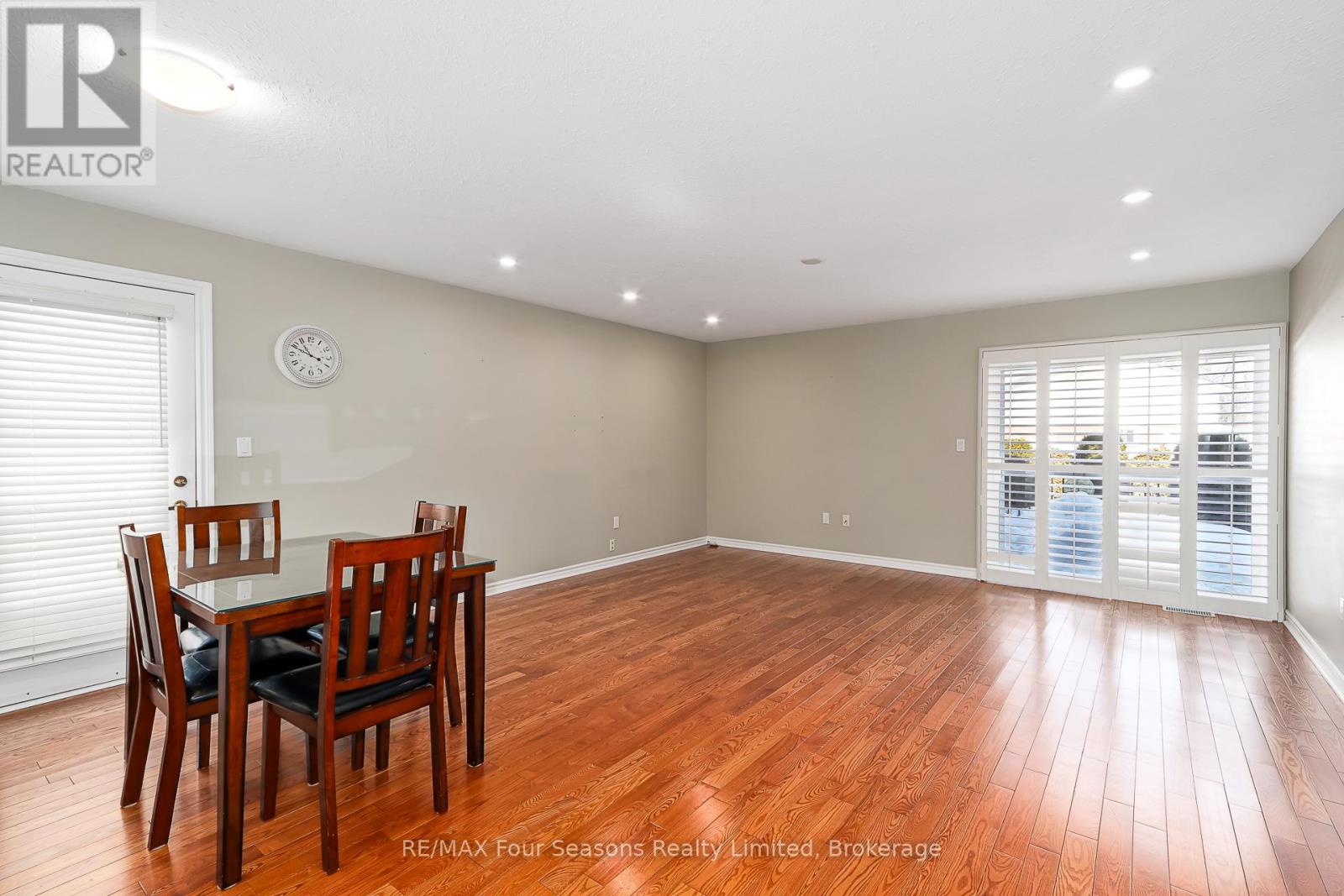 4 - 275 HURON STREET — photo 13