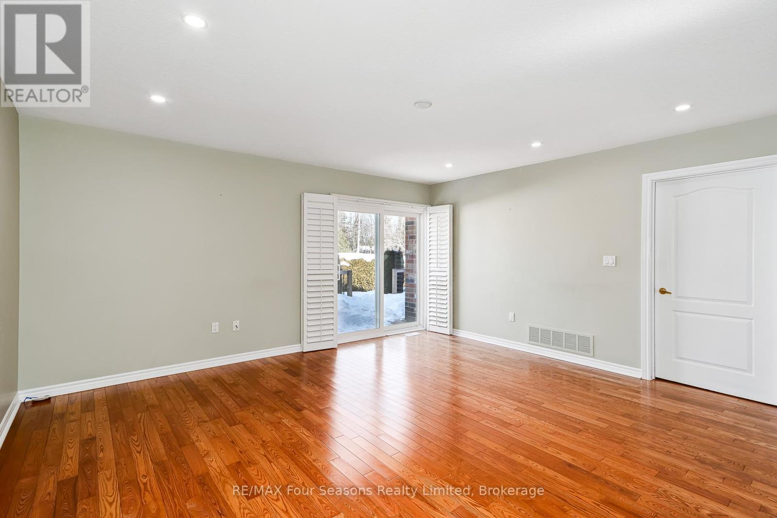 #4 275 HURON STREET - 17