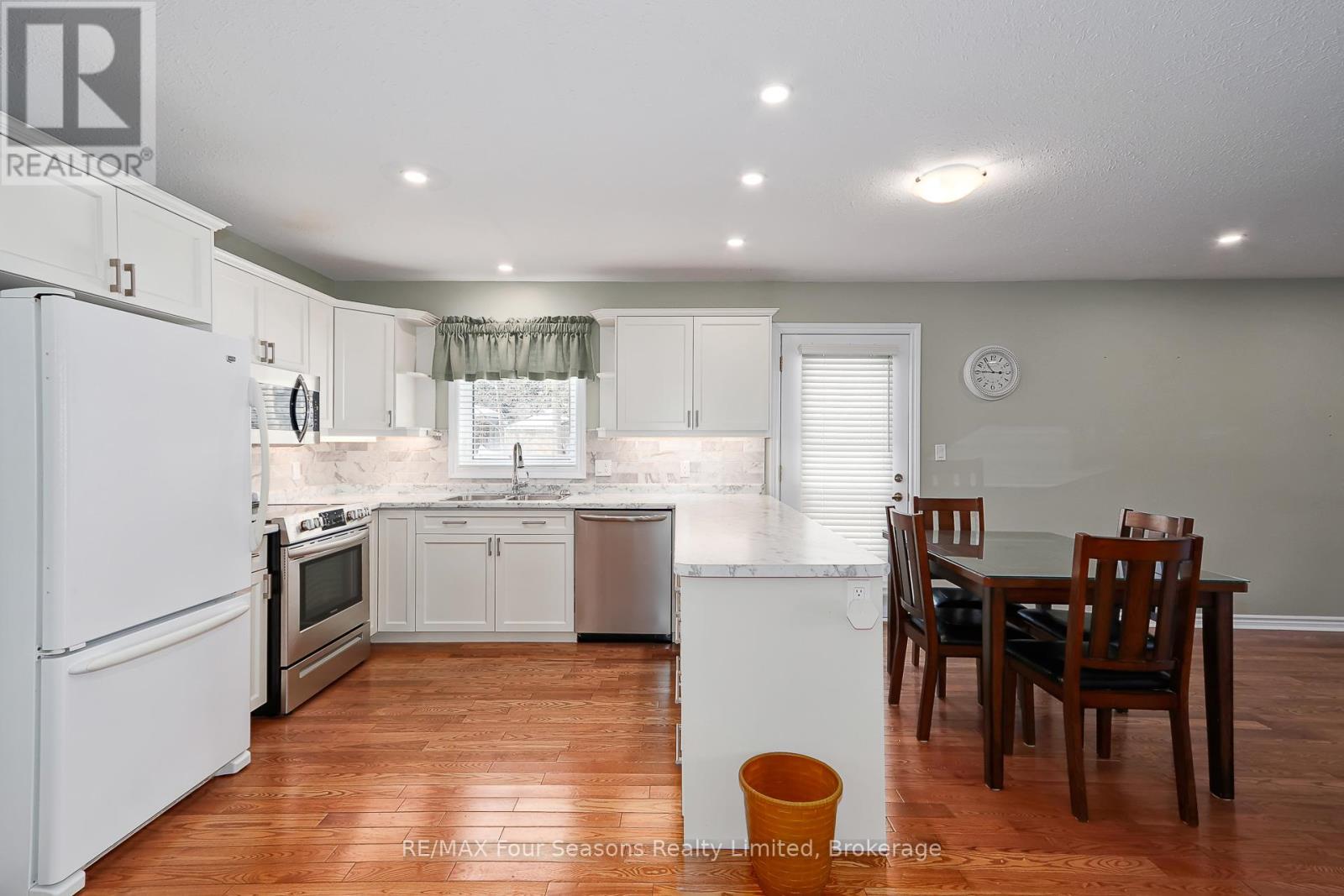 #4 275 HURON STREET - 10