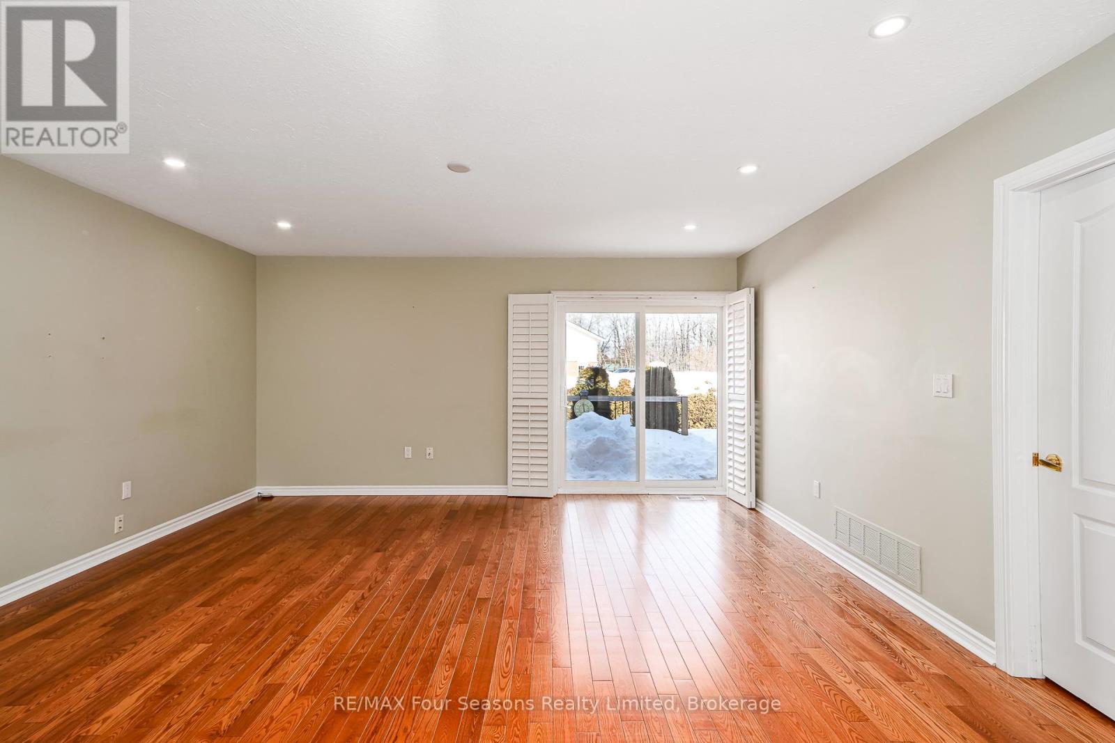 #4 275 HURON STREET - 16