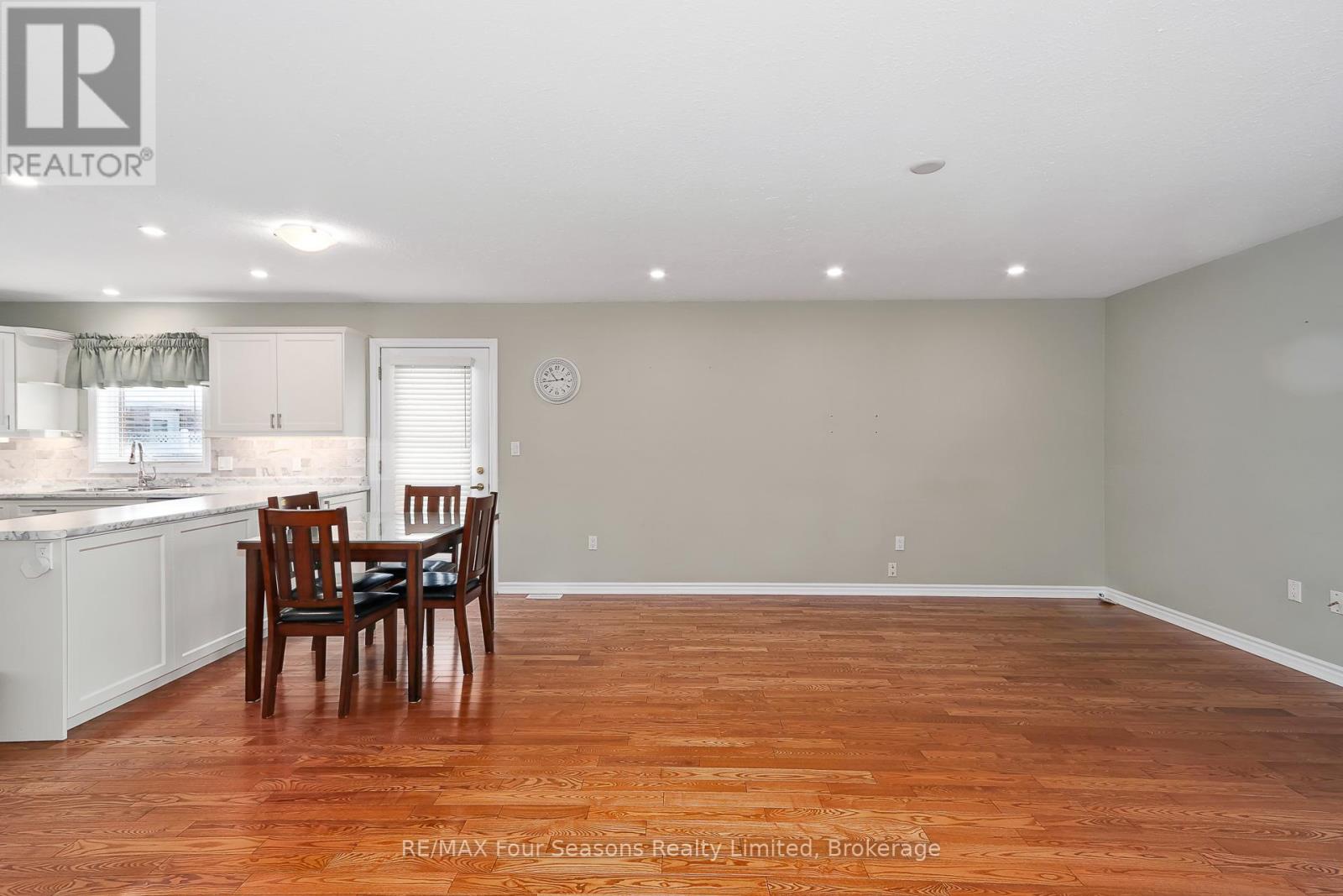 #4 275 HURON STREET - 14