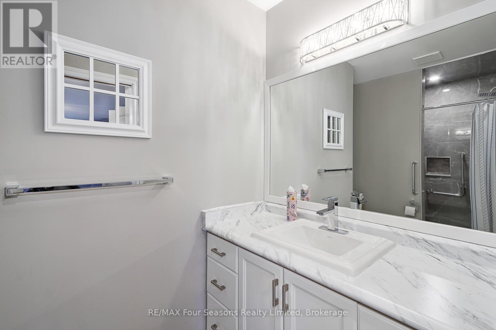 #4 275 HURON STREET - 21