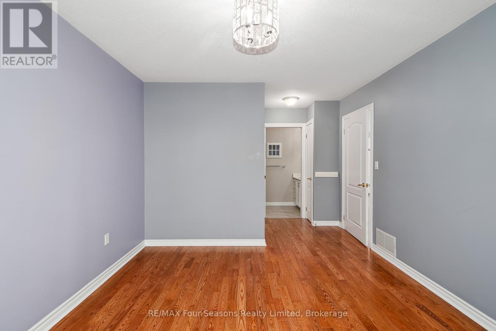 #4 275 HURON STREET - 20