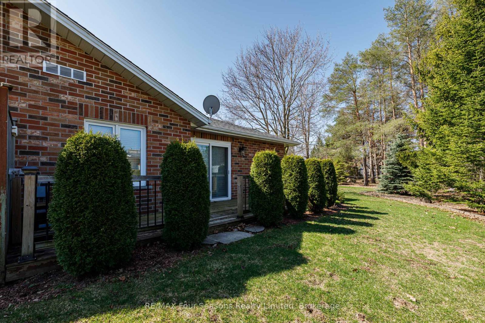 #4 275 HURON STREET - 34