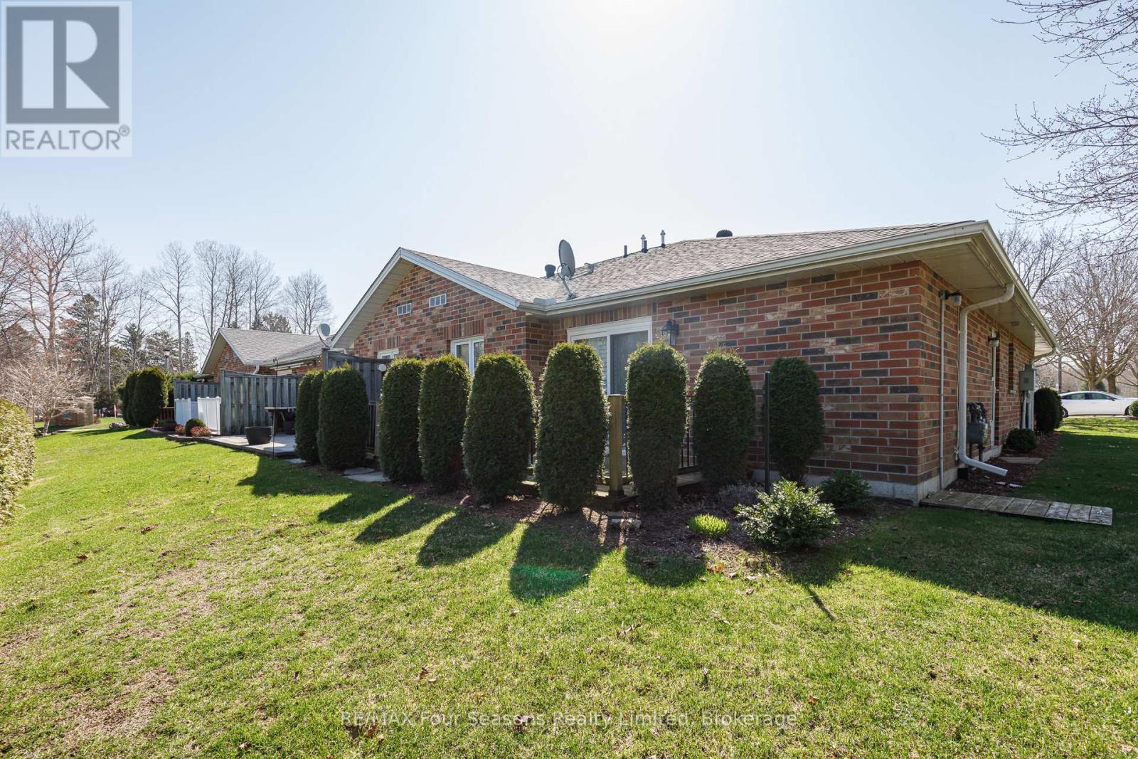 #4 275 HURON STREET - 30