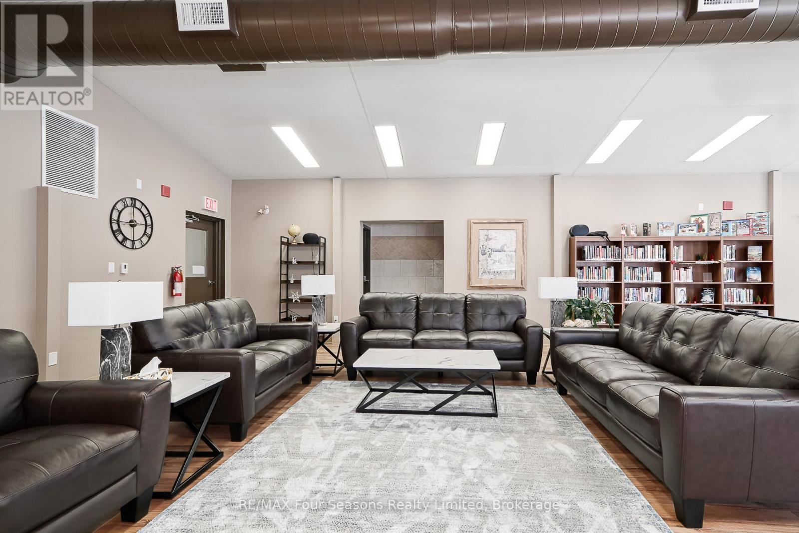 #4 275 HURON STREET - 44