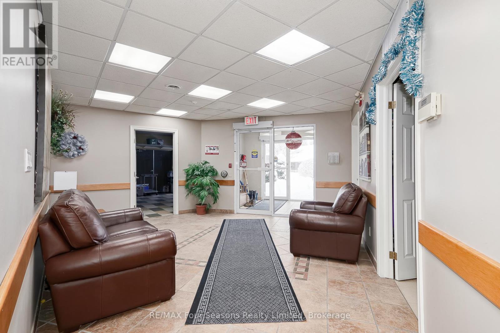 #4 275 HURON STREET - 40