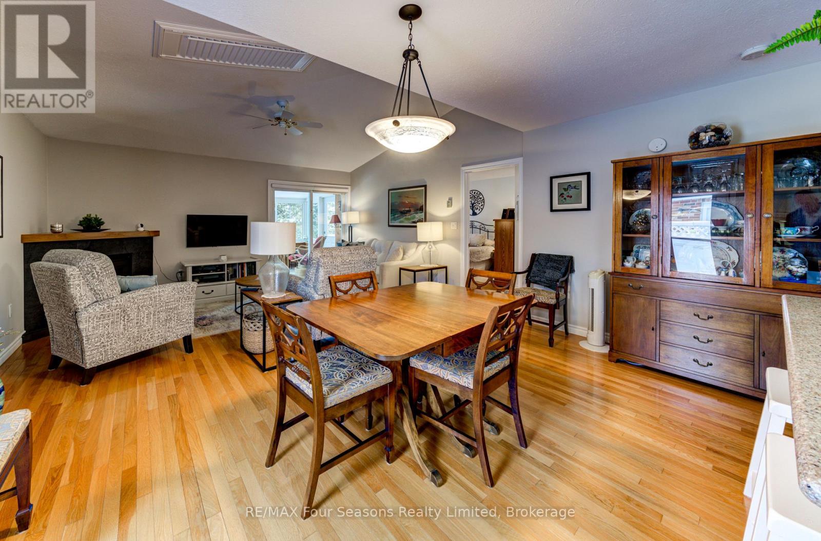 #8 275 HURON STREET - 19