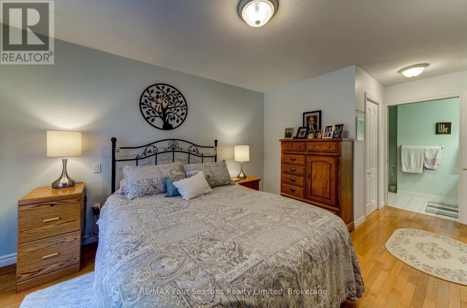 #8 275 HURON STREET - 26