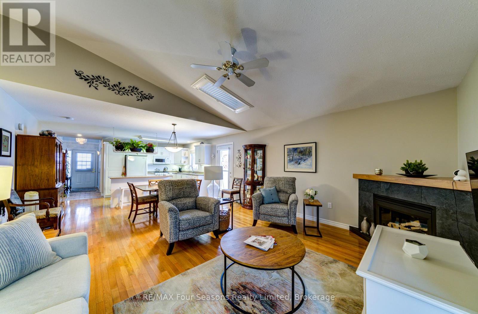 #8 275 HURON STREET - 24