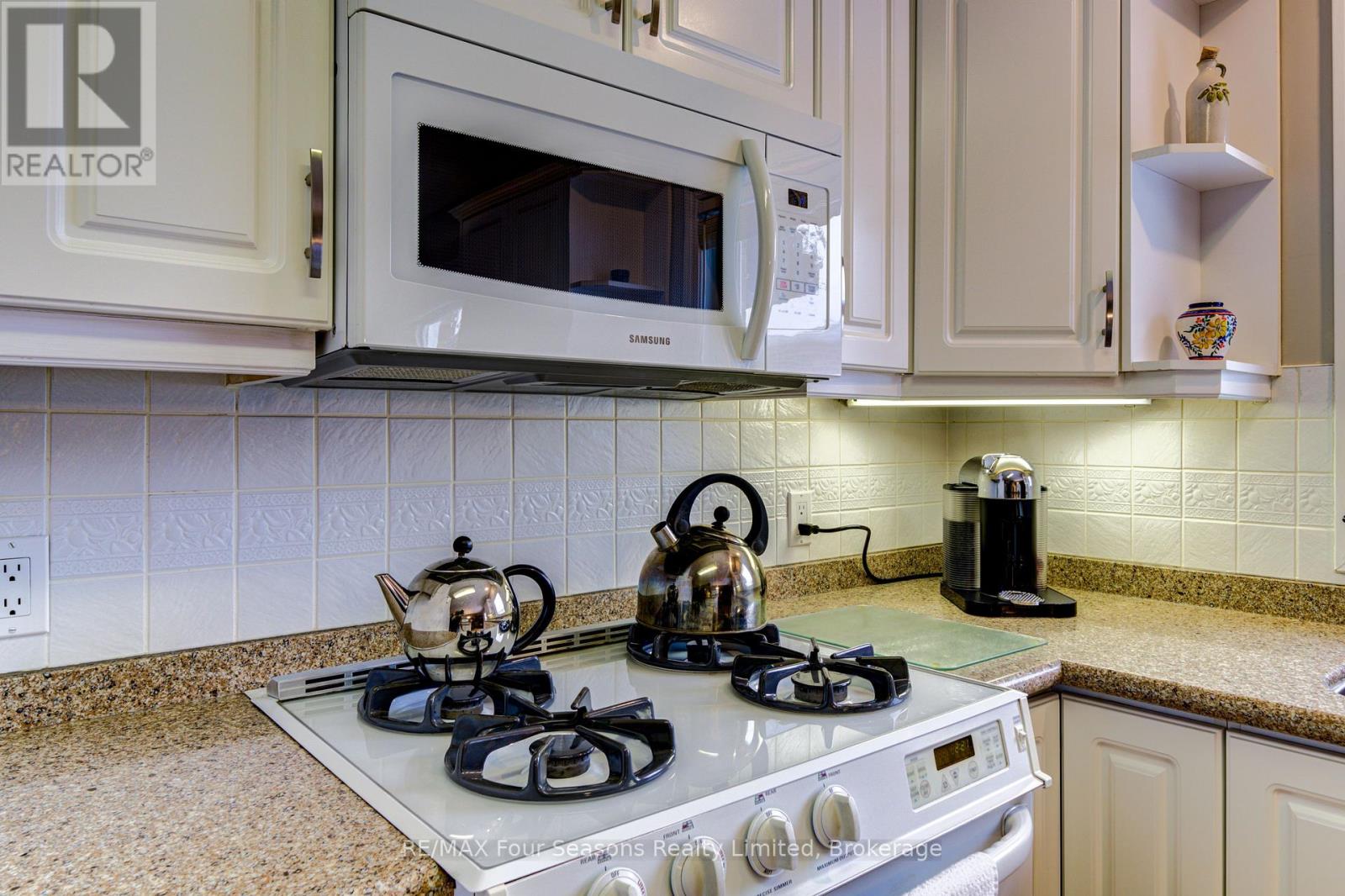 #8 275 HURON STREET - 16