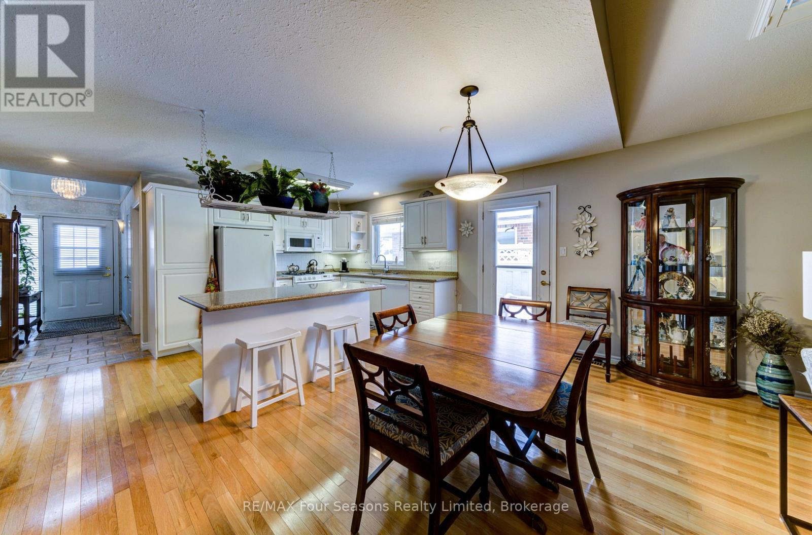 #8 275 HURON STREET - 10