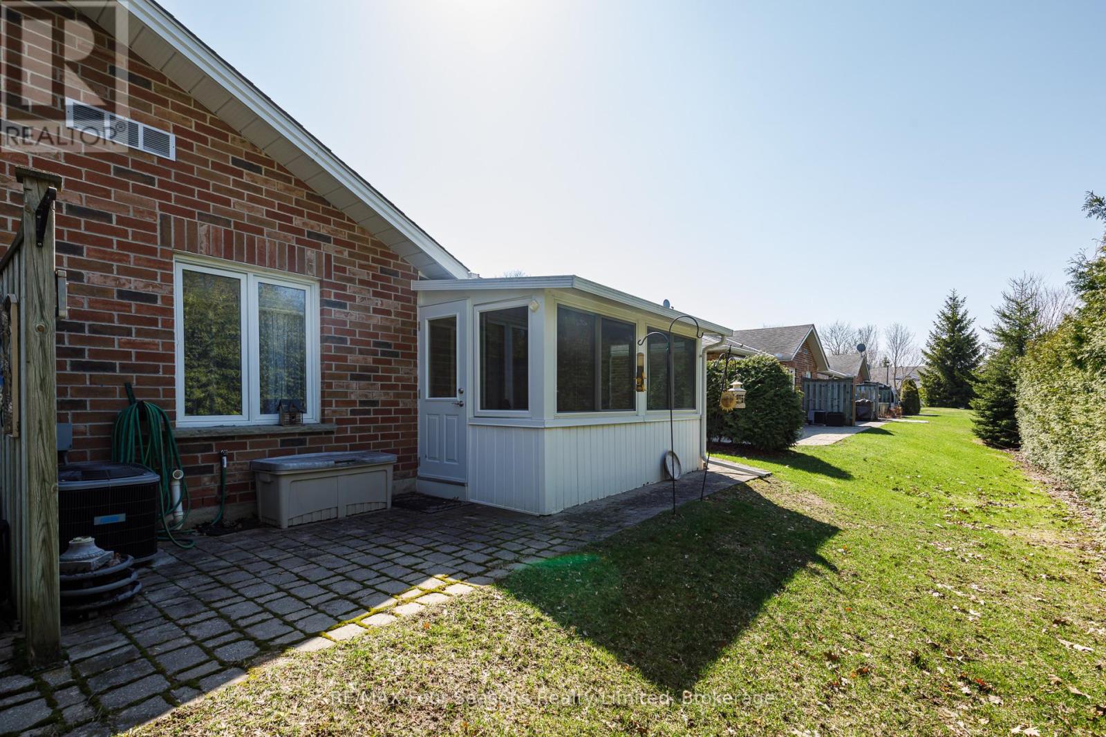 #8 275 HURON STREET - 39