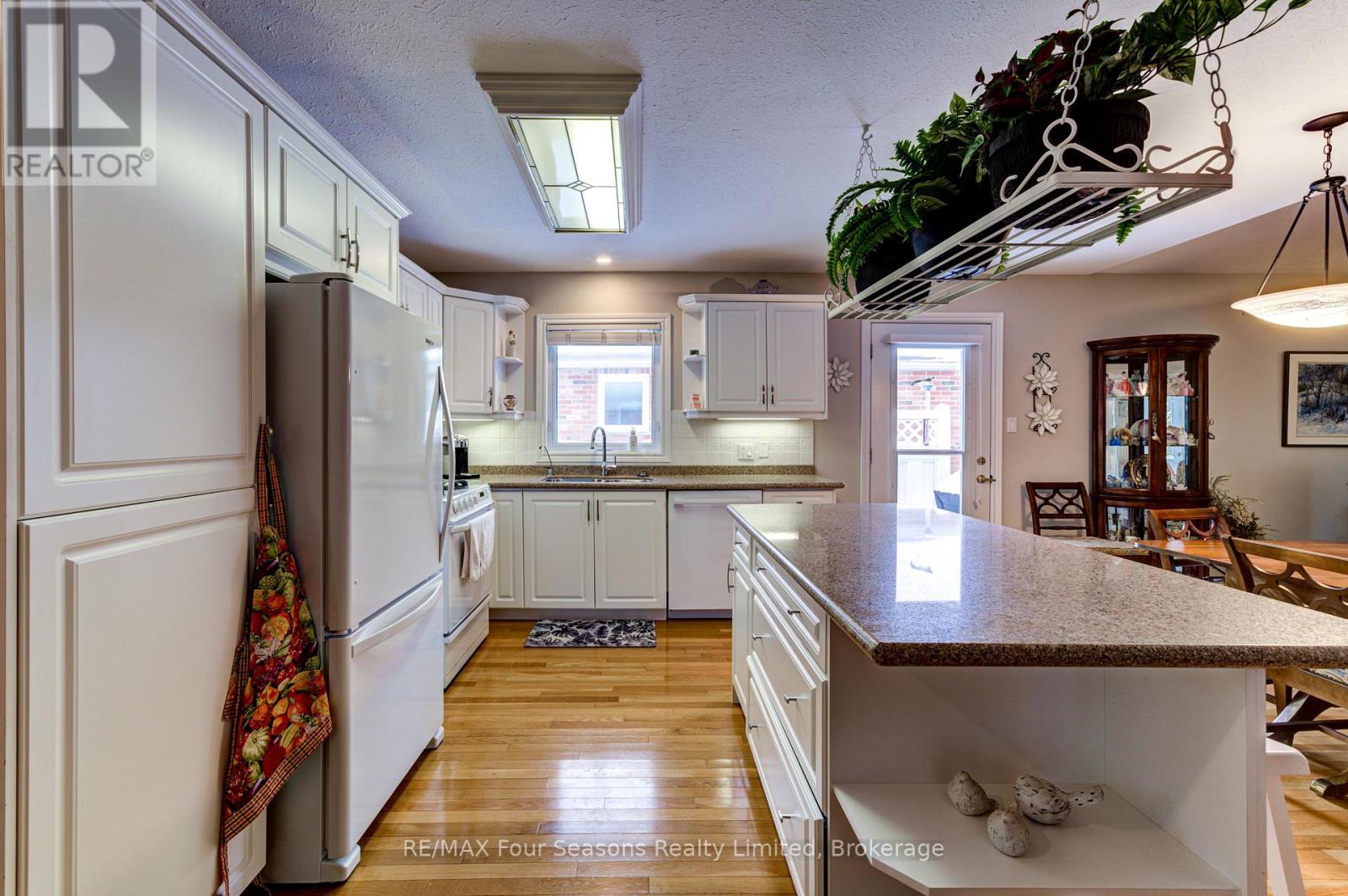 #8 275 HURON STREET - 13