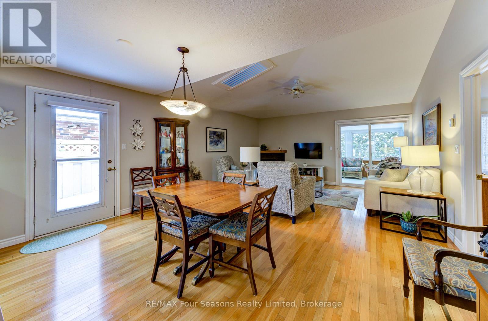#8 275 HURON STREET - 18