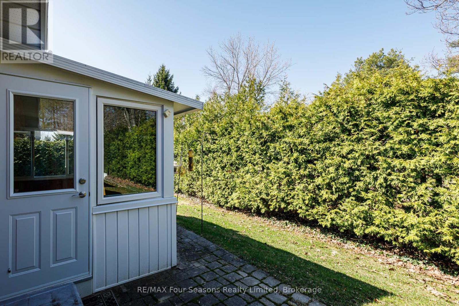 #8 275 HURON STREET - 40