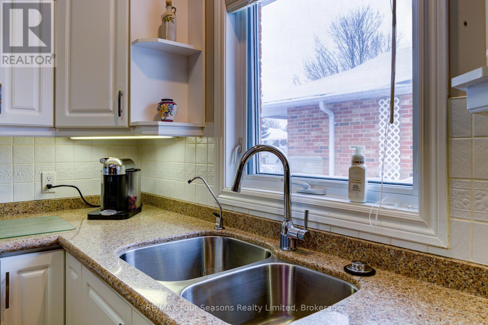 #8 275 HURON STREET - 15