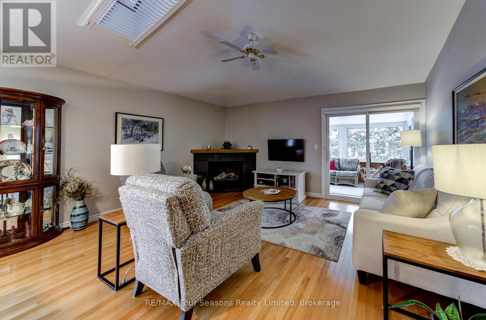 #8 275 HURON STREET - 20
