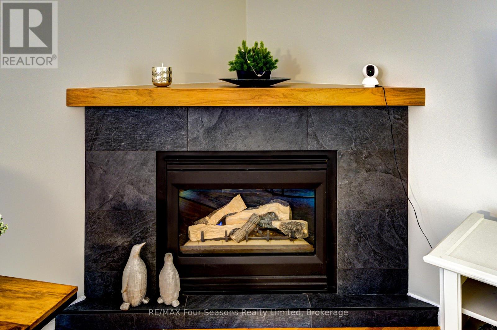 #8 275 HURON STREET - 22