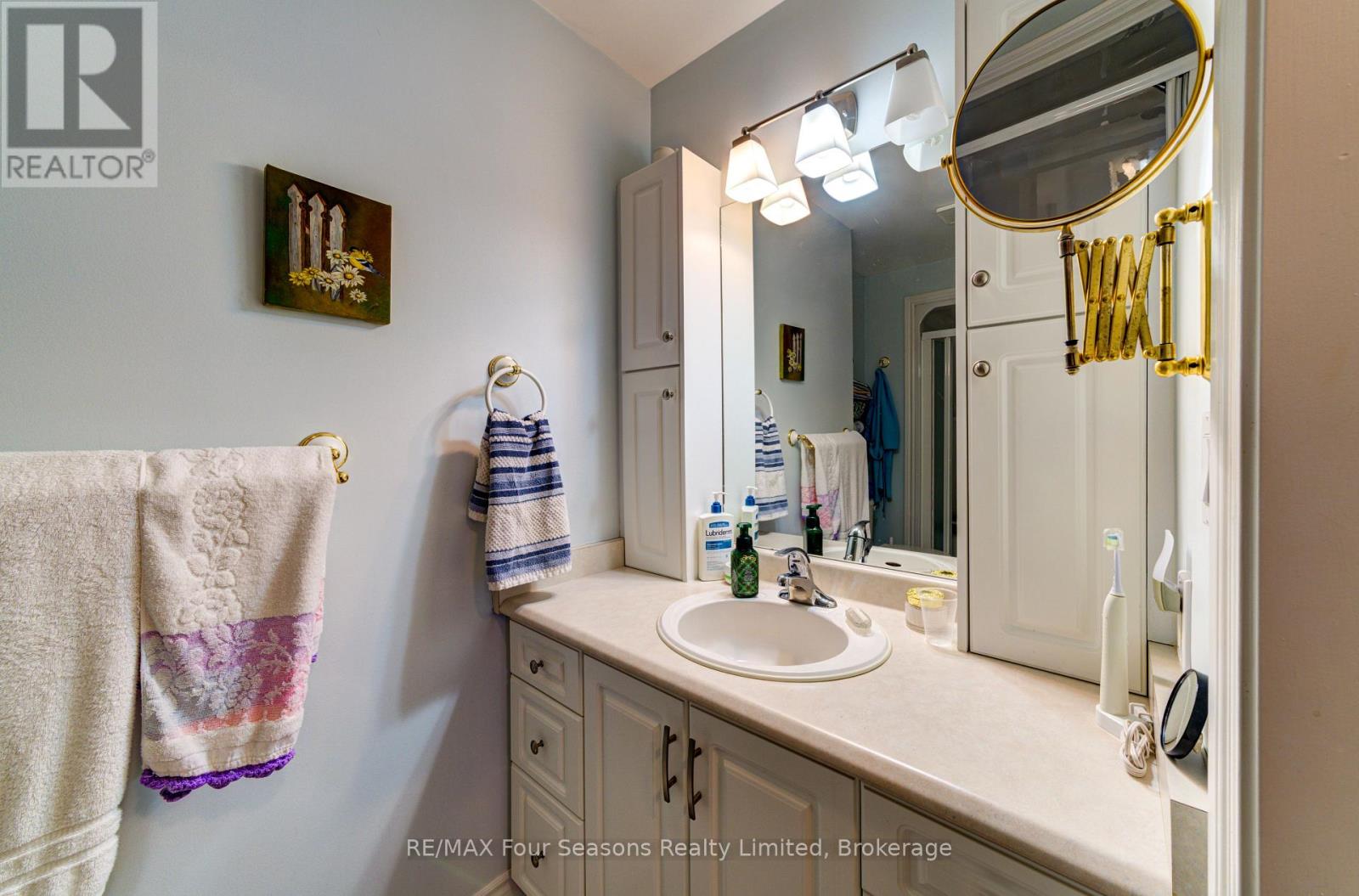 #8 275 HURON STREET - 27