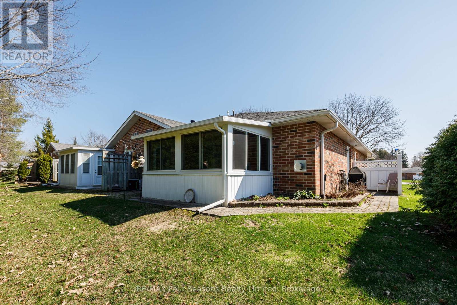 #8 275 HURON STREET - 38