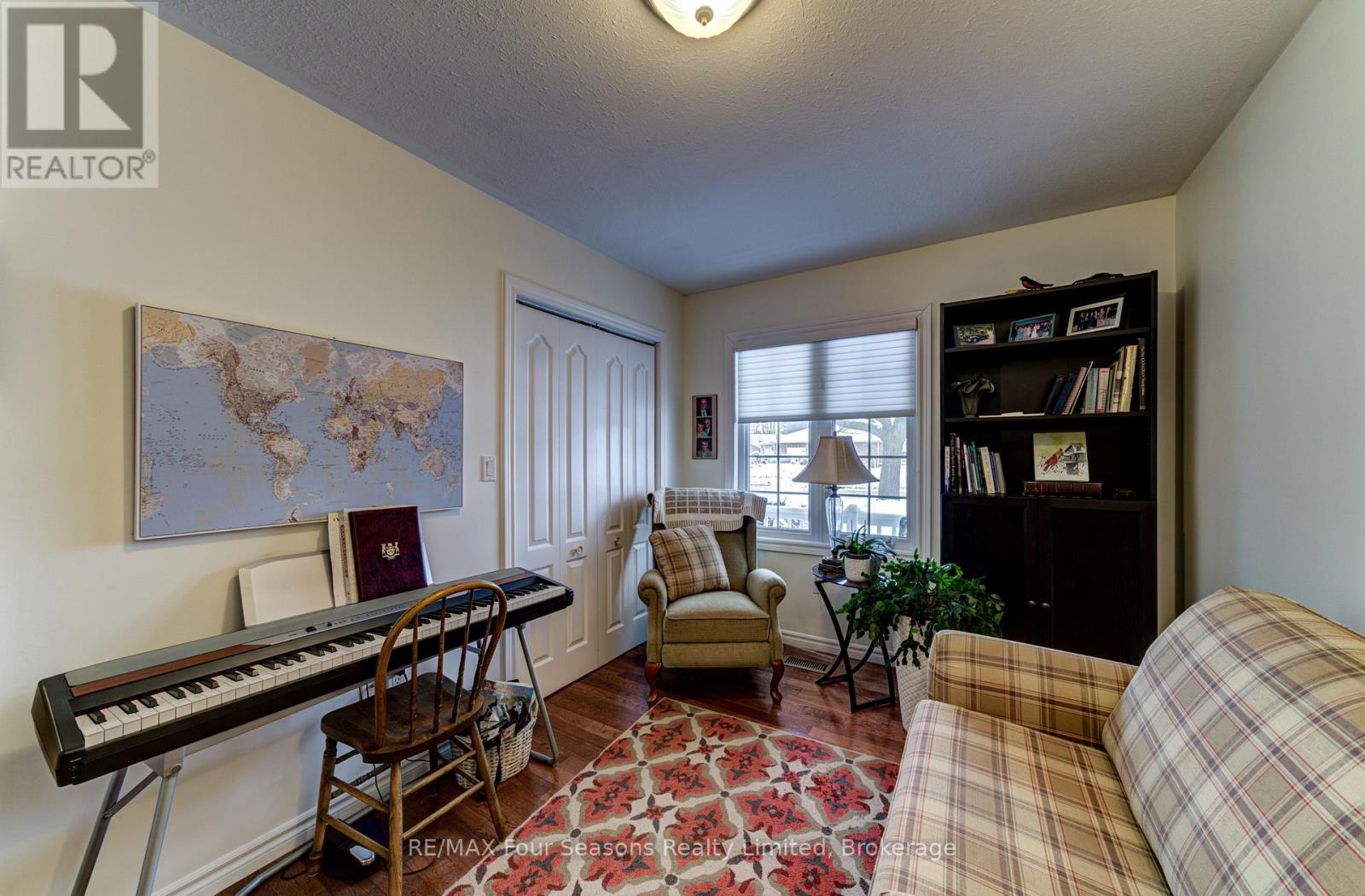#8 275 HURON STREET - 30