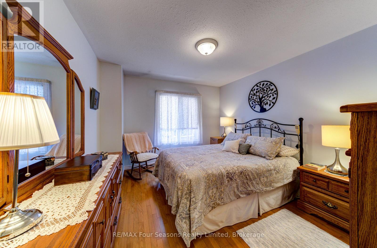 #8 275 HURON STREET - 25