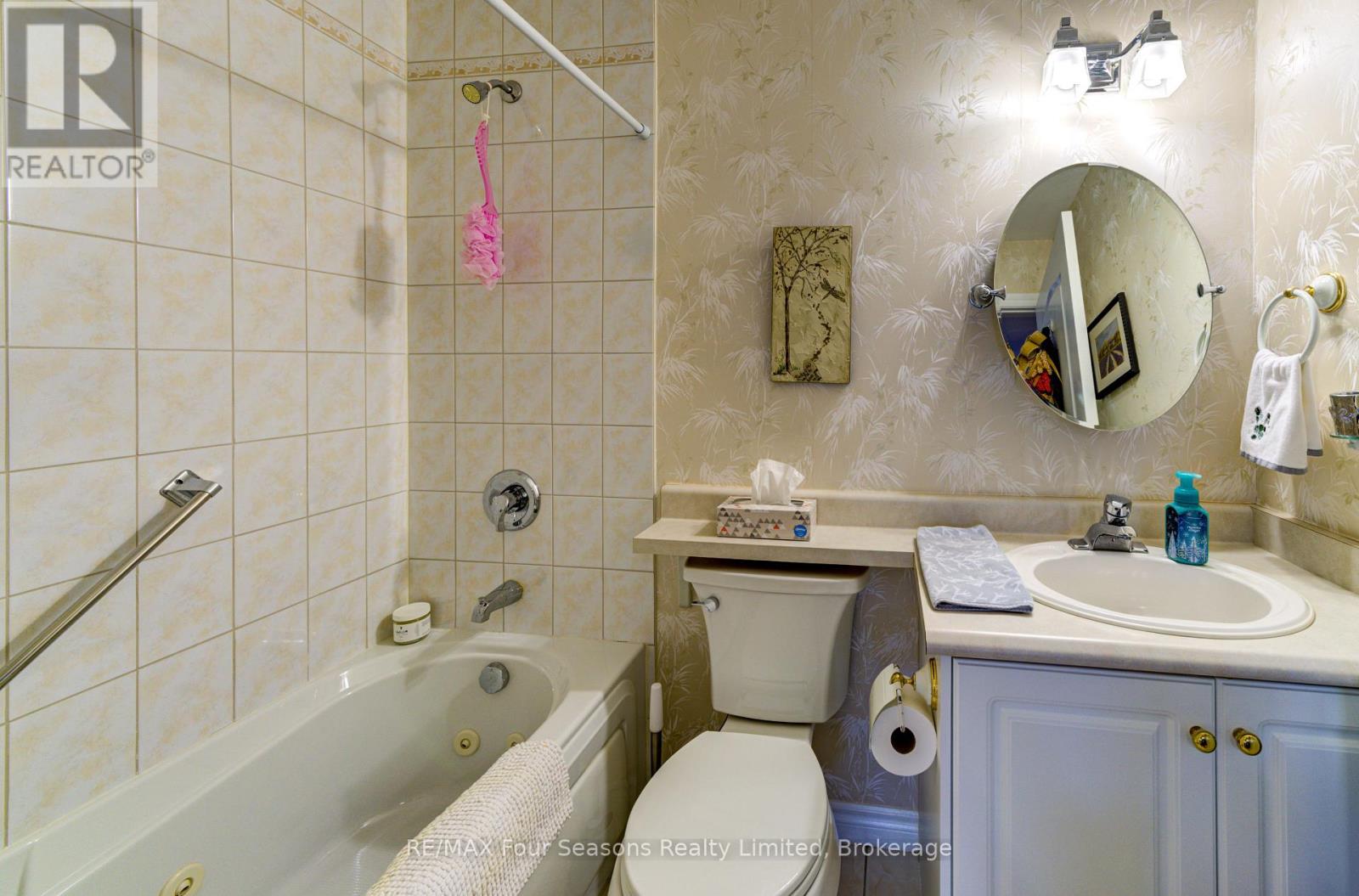 #8 275 HURON STREET - 31