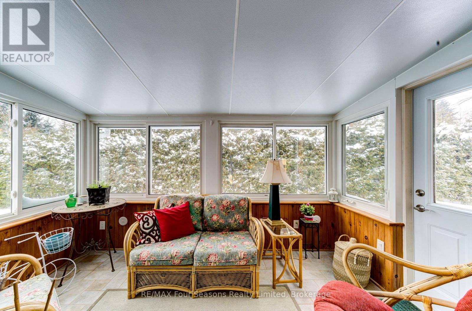 #8 275 HURON STREET - 34