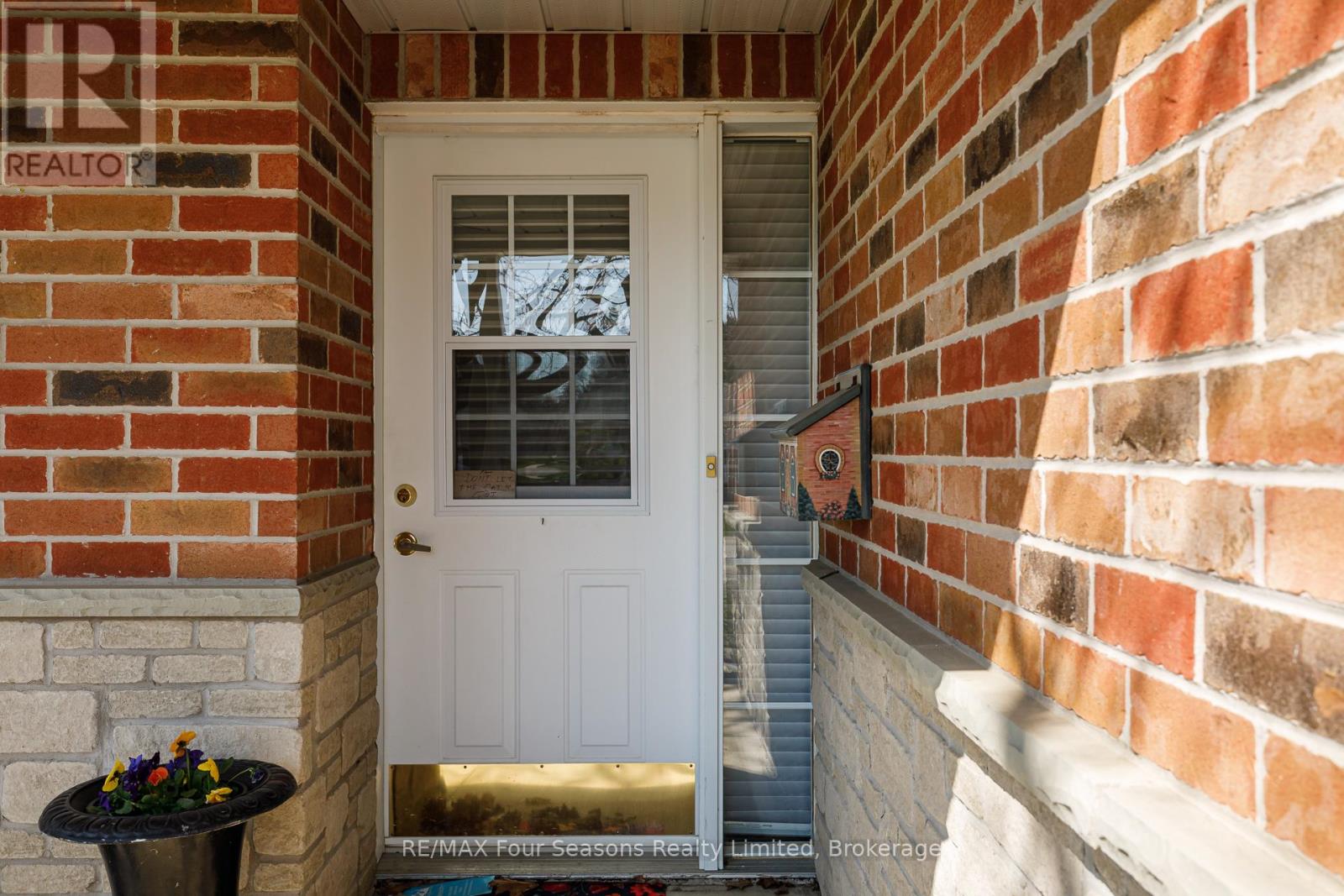 #8 275 HURON STREET - 5