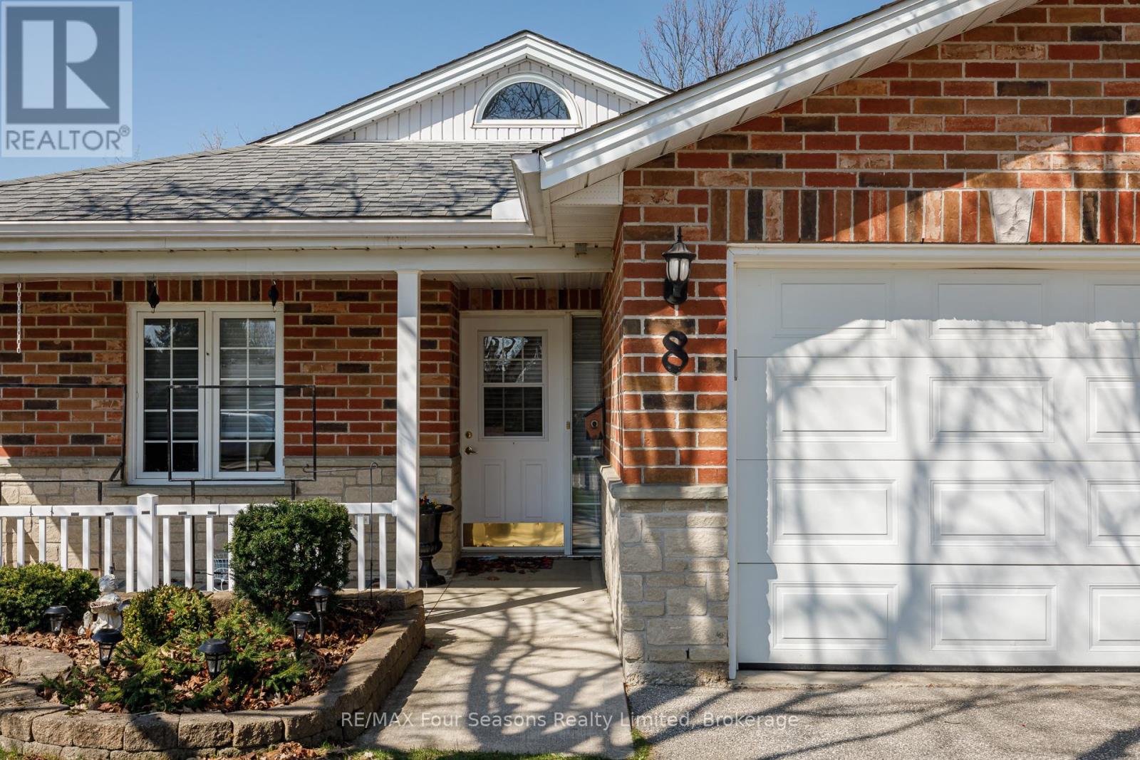 #8 275 HURON STREET - 4