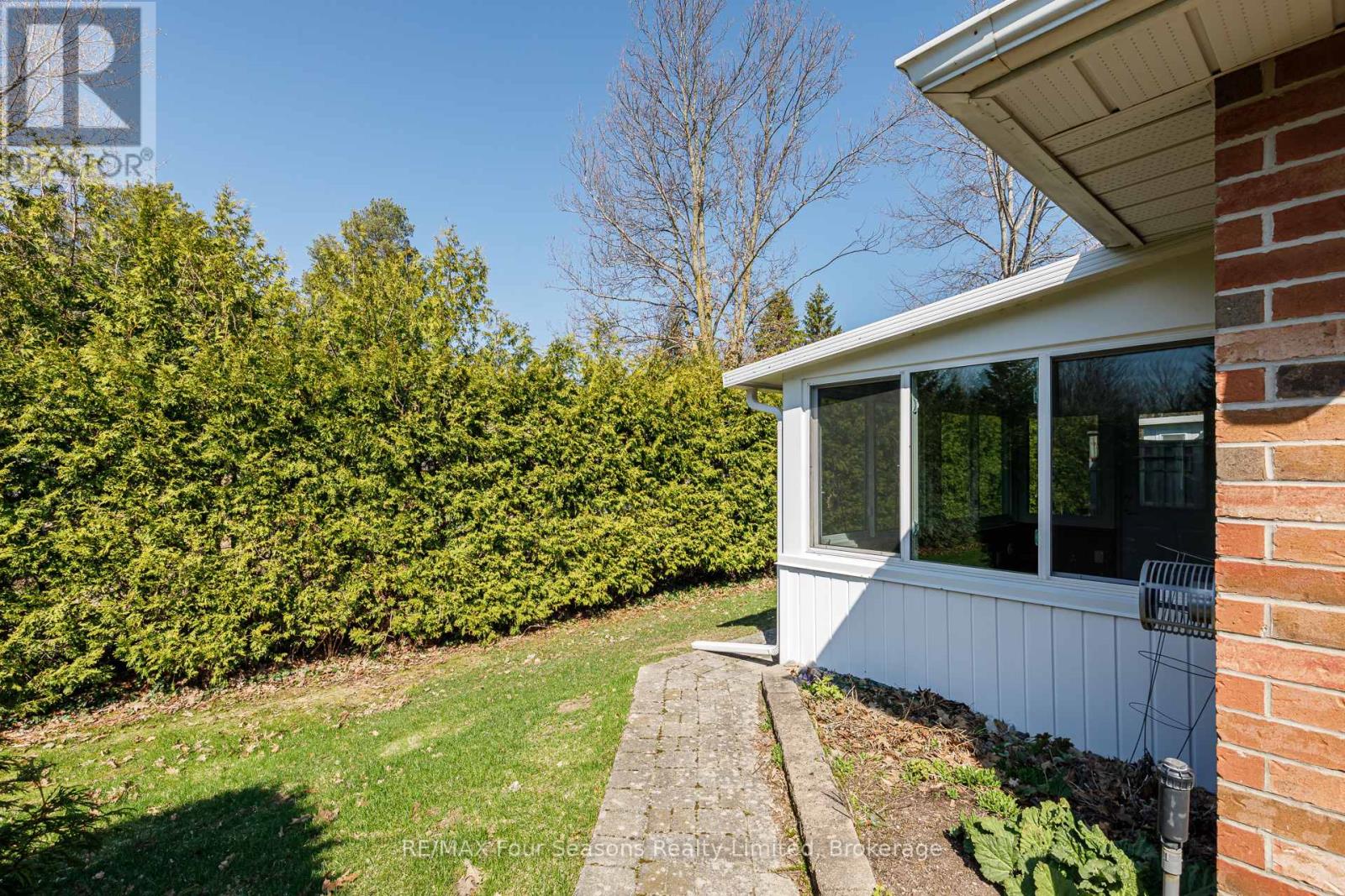 #8 275 HURON STREET - 37