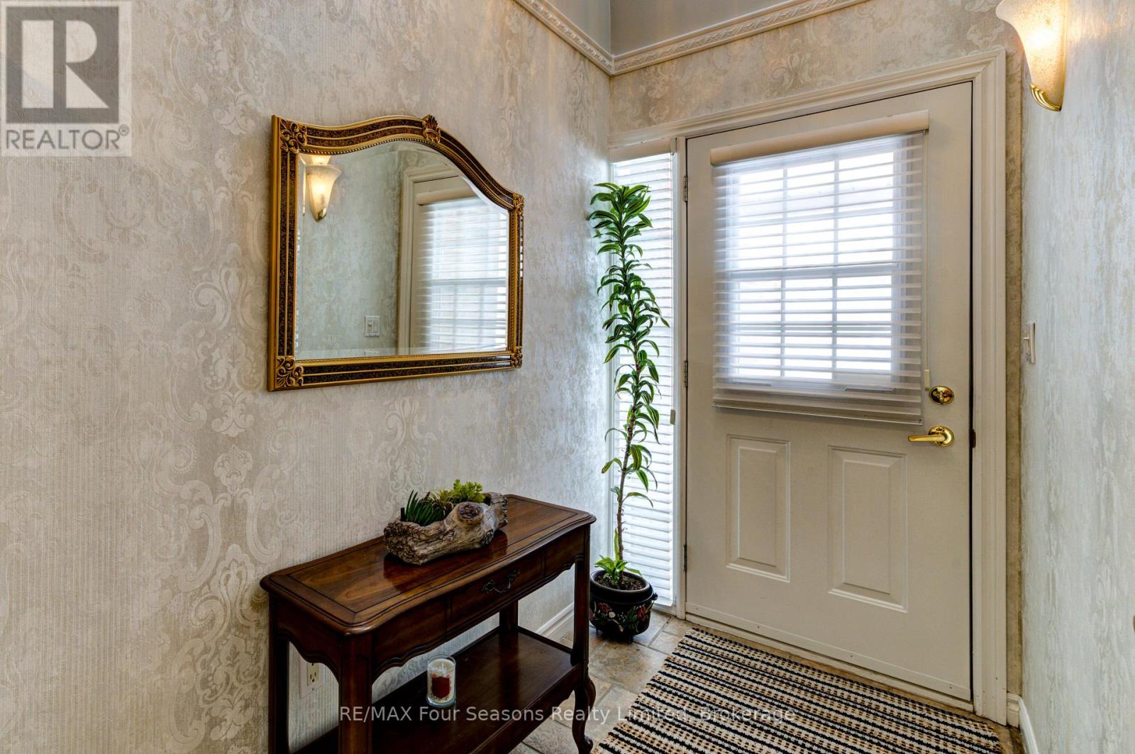#8 275 HURON STREET - 7
