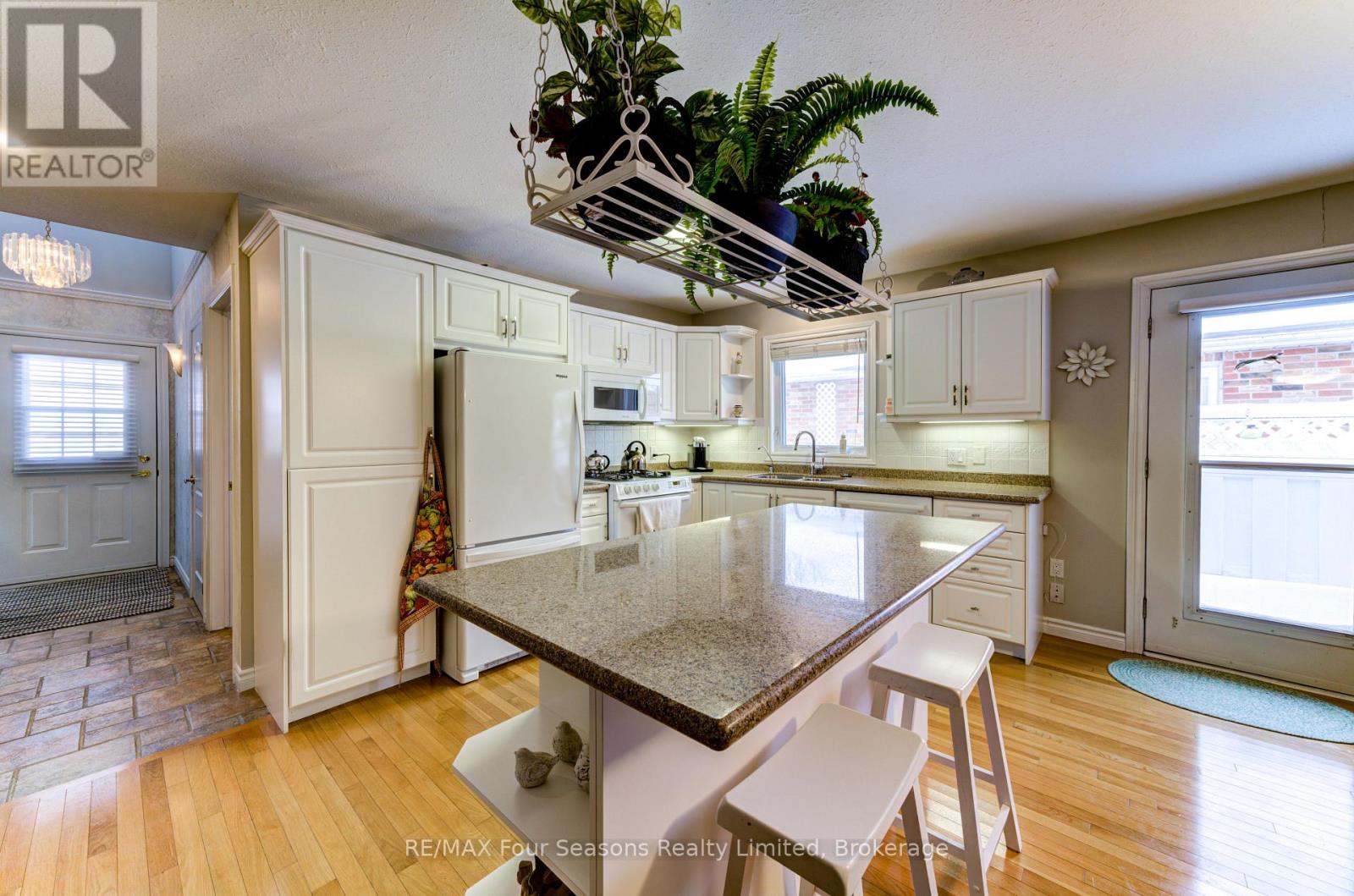 #8 275 HURON STREET - 8