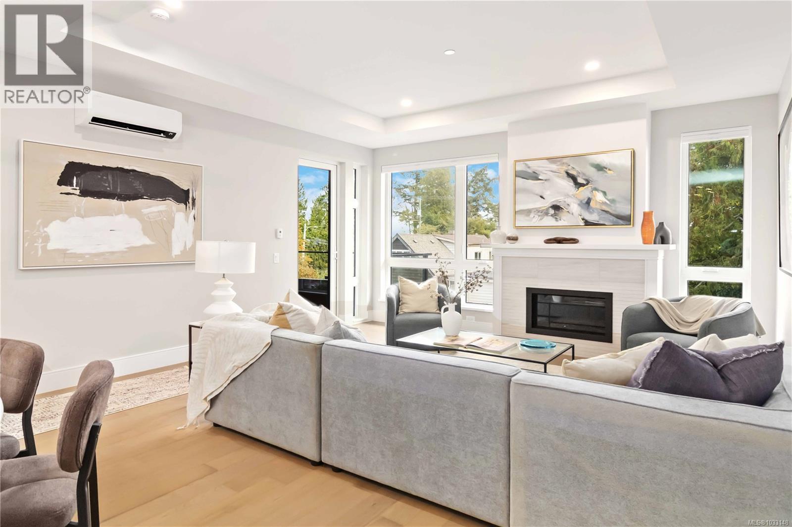 305 990 Doumac Avenue, Saanich